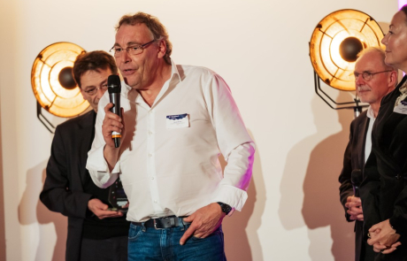 remise du chèque avec Touch2see et ses sponsors