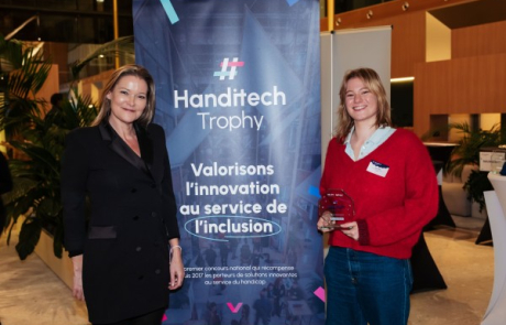 remise du chèque avec Touch2see et ses sponsors